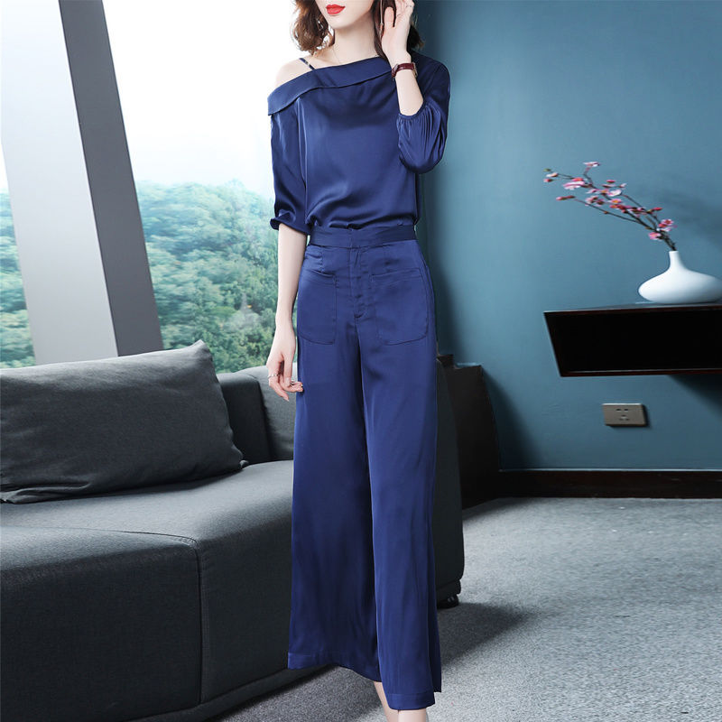 谁说女人必须要穿裙，9月流行:欧版气质套装，洋气又吸睛巨时髦