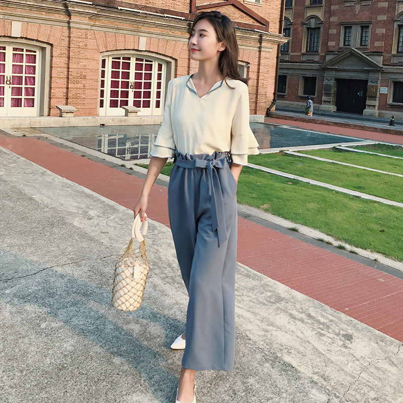 现在气质女人都不穿裙子，聪明女人都穿“晚晚风”套装，气场满满