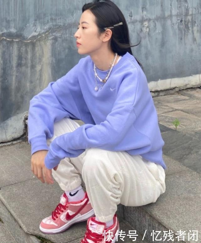  「追捧」AJ这次真的放大招了，新款“草莓鞋”被00后追捧，比匡威还潮