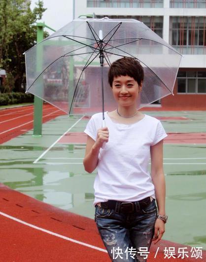 马伊琍接了长发气质大变 网友：够土！这是我见过最接地气的保姆