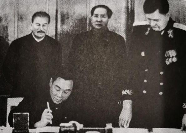 从怀疑到同盟:早期中苏关系变迁