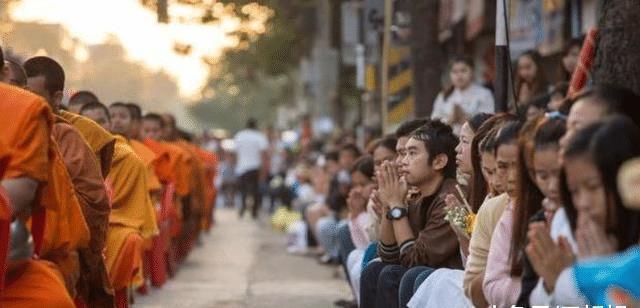 泰国当地人都不买的东西,却遭中国游客哄抢,导游:“灵丹妙药”