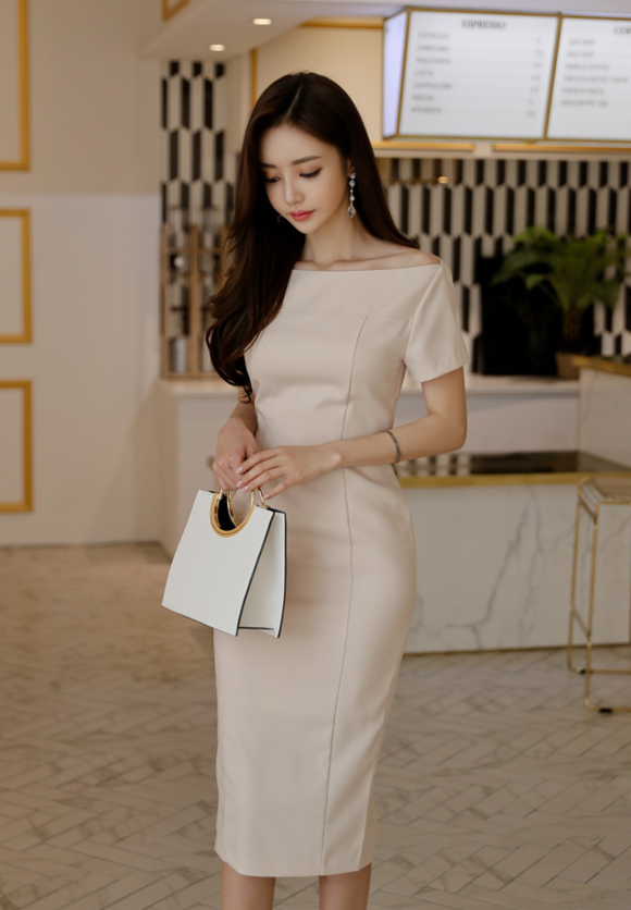 女神孙允珠，苦杏白果淡色立体森系连衣裙