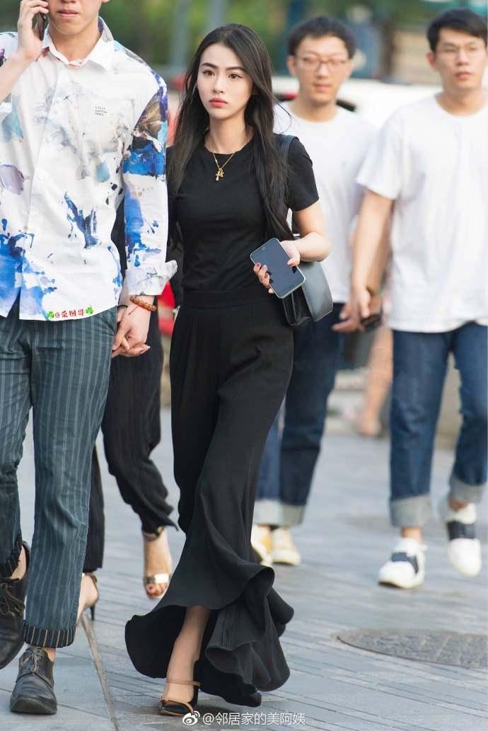 街拍:身材高挑的美女穿什么有范,好身材能衬出衣服的美