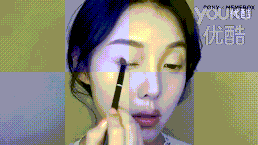 杨超越都要去演动漫《你的名字》了，你还只会＂漫画遮脸＂这招?