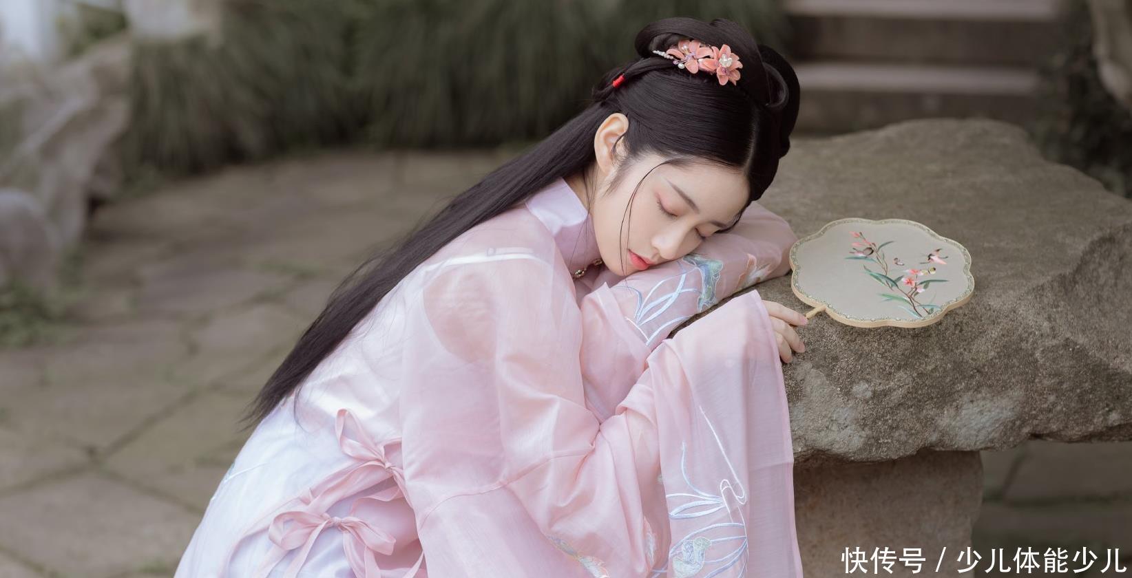 「内容」穿汉服拍证件时,需要着重注意的几点内容