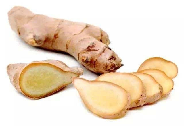 一片生姜祛斑+两滴蜂蜜美白,早晚涂3分钟,皮肤像豆腐般白亮嫩滑