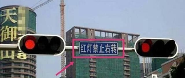  建议■开车在直行右转道上等绿灯，遇到后车催促怎么办？建议提