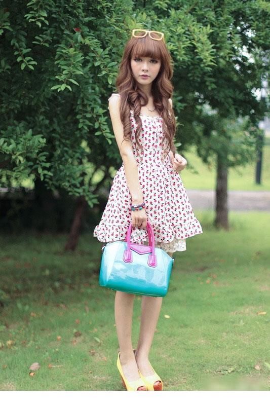 摄影:漂亮碎花裙女生甜美图