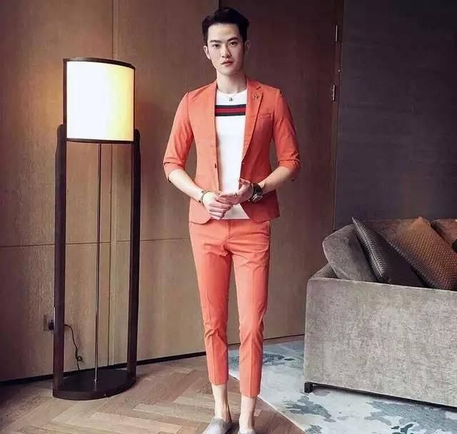  夏季：夏季韩版修身半袖西服套装搭配，助力男士品味一夏