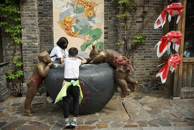 接触:五一假期京郊游升温 古北水镇“无接触”迎客