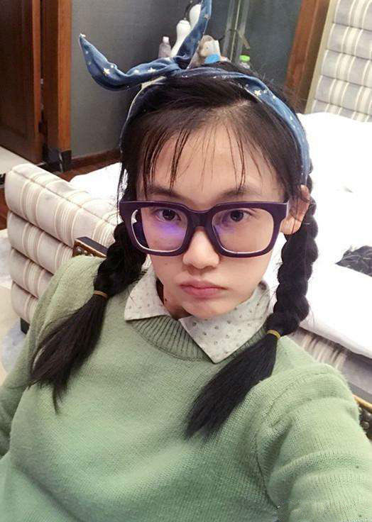 苗苗杨颖同穿大牌礼服，一个风尘一个名媛，没有对比就没有伤害