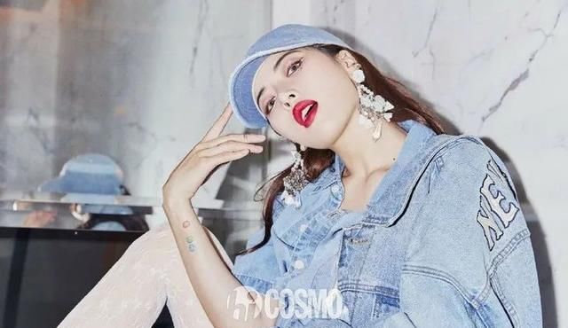  时髦■时髦办｜Jennie的珍珠项链那么多，还硬要和妈妈抢着戴这一条？