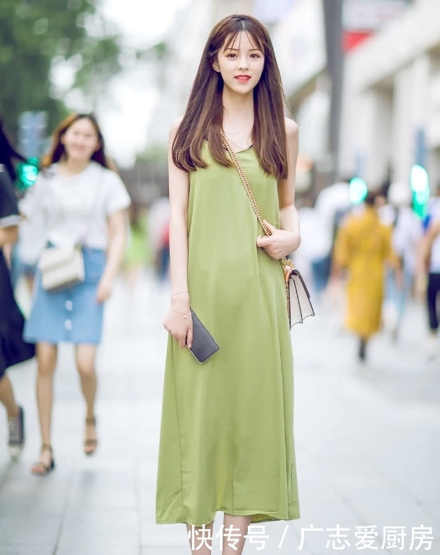  「闺蜜」成都街拍算什么，来看看西安的街拍，这对闺蜜因颜值太高火了！