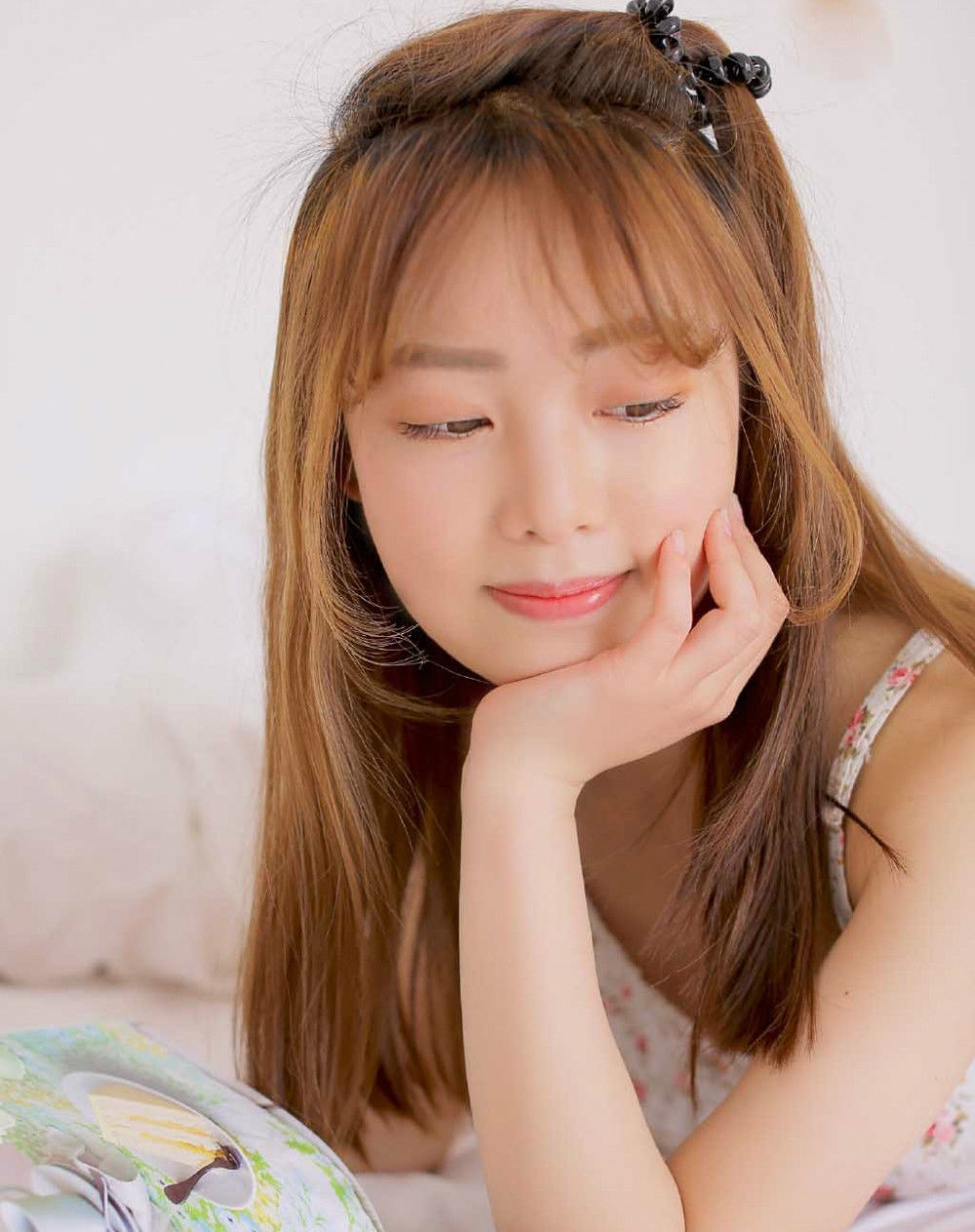 甜美萝莉美女性感撩人，让人看着都无法移开双眼