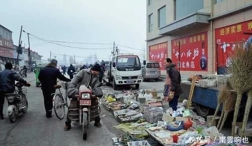  #别碰#快到年底，农村集市又要热闹起来了？老农：这3样东西赶集