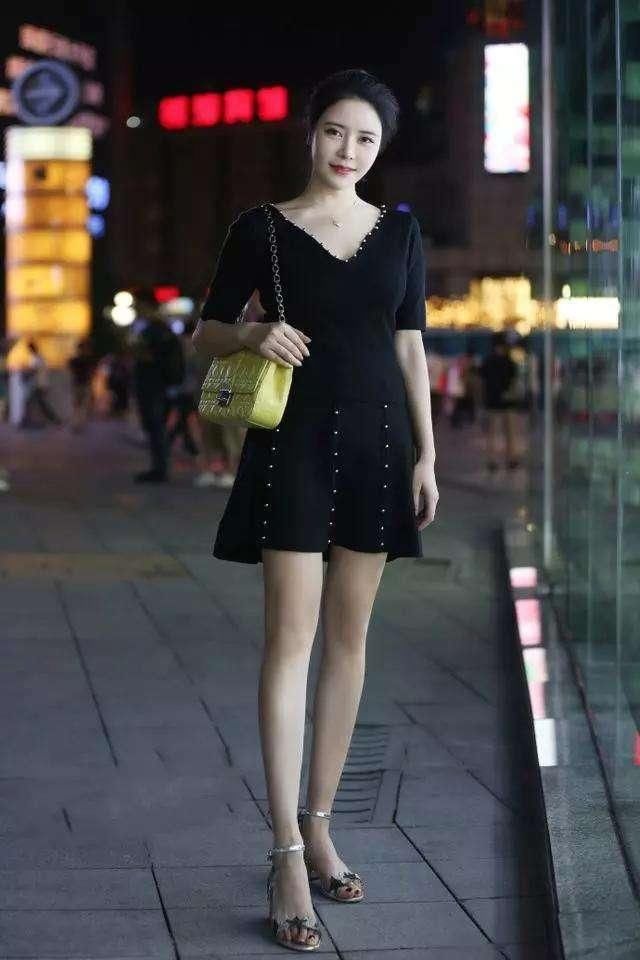 素人街拍: 窈窕淑女, 任谁都想将其抱在怀中