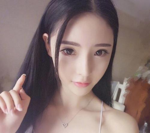 白醋加蛋清，睡前抹脸，不出半月斑点全没，脸蛋嫩白如豆腐