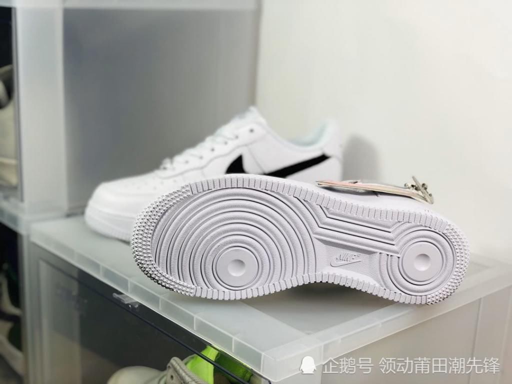  [风格]在高中年代，穿这种换钩风格的鞋子一定会有很多女生追吧
