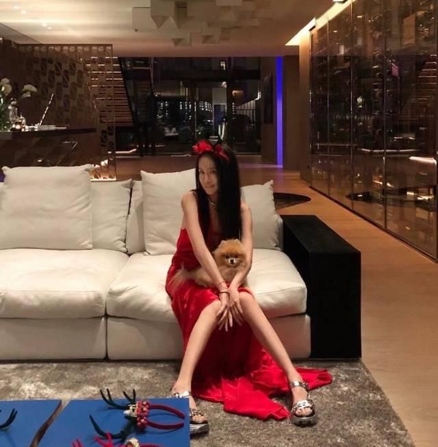  『婚纱』这个岁数的她保养逆天了....