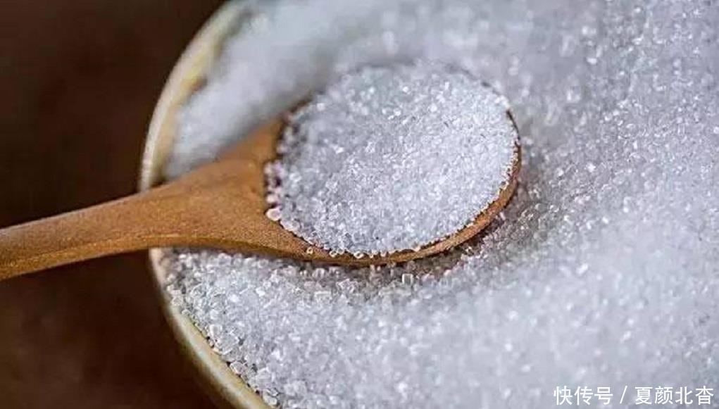  白淡斑■巧用白糖加“它”敷脸，不出半个月美白淡斑又亮肤，比面膜都好用