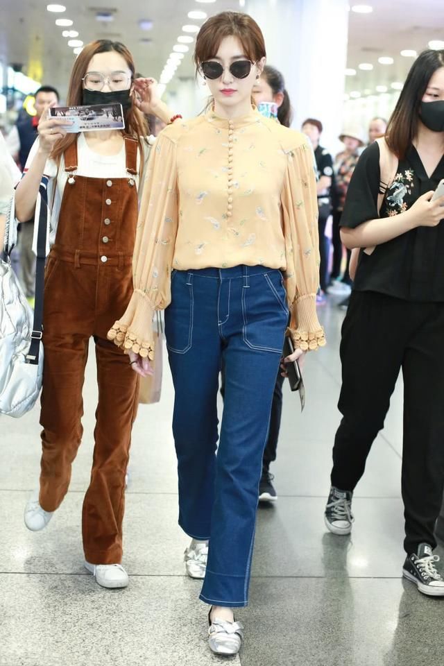江疏影这次穿的牛仔裤，网友：一般人穿能丑哭！