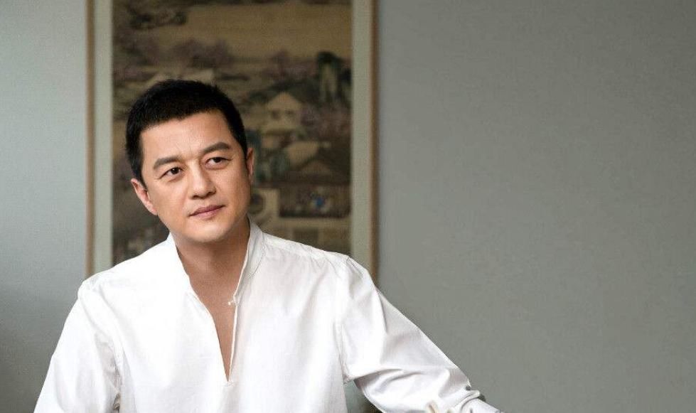  「失败」李亚鹏为何跟王菲离婚？投资生意全部失败，劝了也不听！