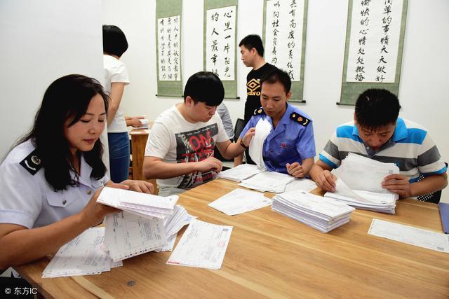 为什么公务员退休后还总往单位跑？