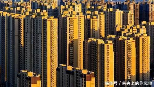 结婚两年,婆婆出钱给我们买房,看见房产证,我一