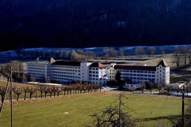 瑞表都在哪里产？百达翡丽和江诗丹顿是邻居吗？