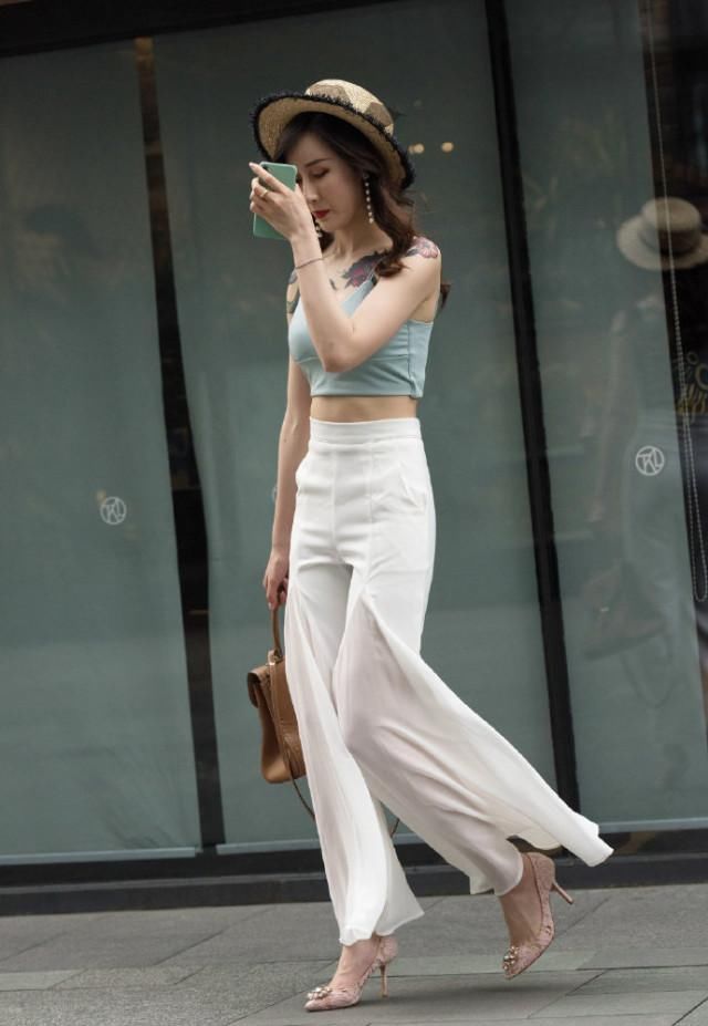  【个性】“透光”的裤子, 彰显个性和魅力, 让人失去抵抗力吧?