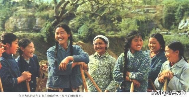 老照片：1973年《人民画报》刊载的新中国的建设者身影