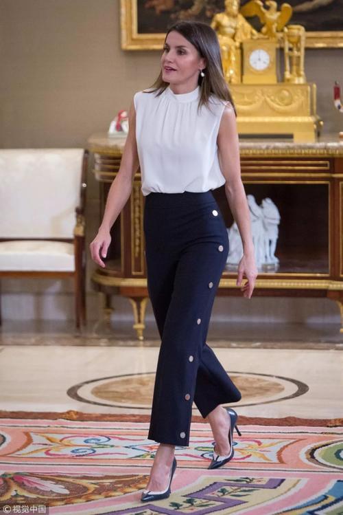 穿出优雅夏日风，我听这位西班牙王后的