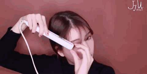 Produce48的C位少女宫胁咲良，她的神秘“铁刘海”真不是粘了胶水