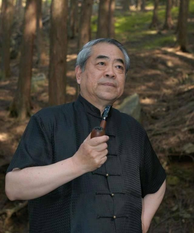  「名气」范曾本来是李苦禅高徒，为什么李苦禅至死都不认可？你看看他干了哪些