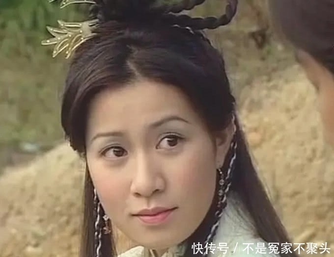  「争一」佘诗曼胡杏儿争一姐？港媒发文揭示“宿敌”恩怨，堪比宫斗大戏