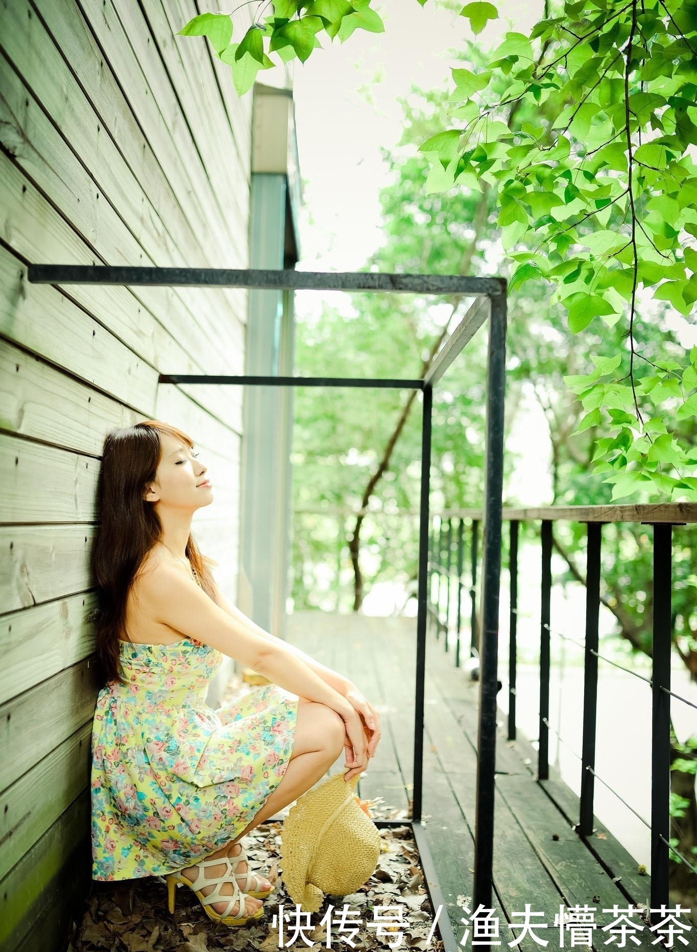  #写真#时尚穿搭推荐：时尚美女唯美写真，青春、靓丽，简直美爆了
