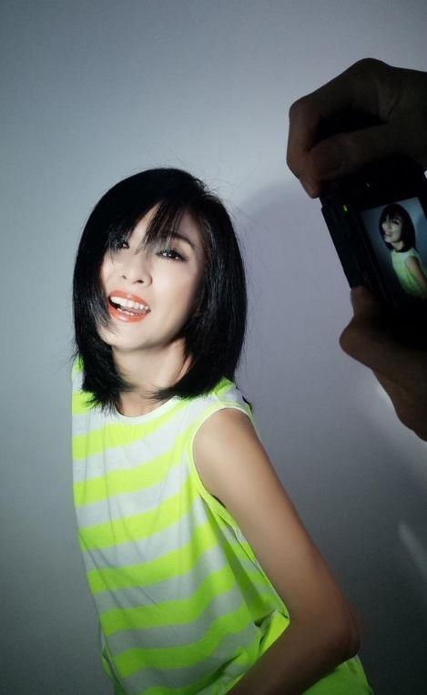 62岁米雪剪短发重回颜值巅峰期，直接年轻了40岁，一点不输高圆圆