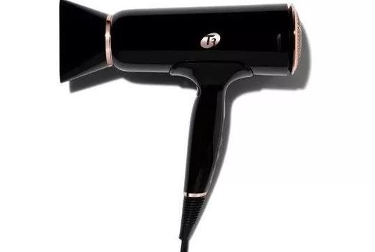 短发蒋欣画风变了！剪发堪比“整容”的还有谁？