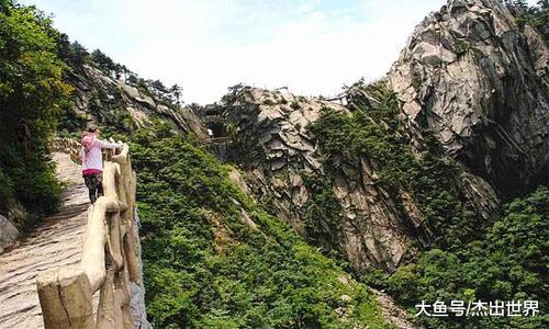 中国唯一跨越两个省的风景区，100元可玩两天一夜，你去过吗？