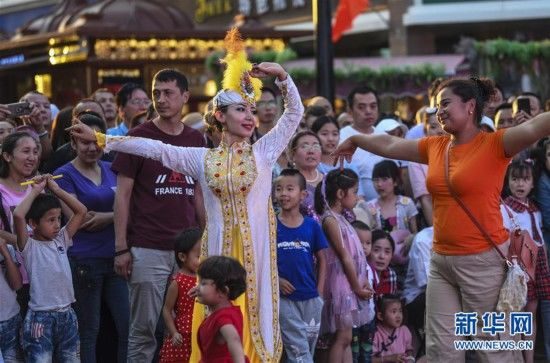 新疆:愈夜愈美丽