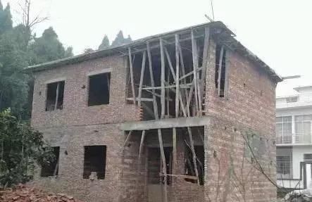 农村建房出新规了，不满足这2个条件的房屋都会被依法拆除