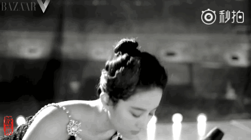 刘亦菲广州出关，终于瘦下的她，我还发现了~