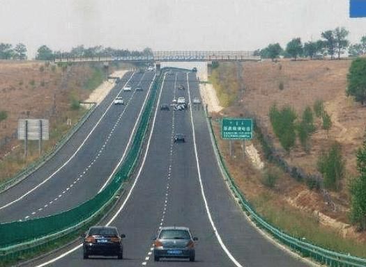  [中国]中国第一条“不限速高速”来了，全程不设收费站，一脚油