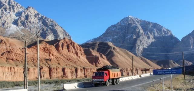  [帕米尔]全球“最荒凉”的公路：3200公里仅2个加油站，也无指示