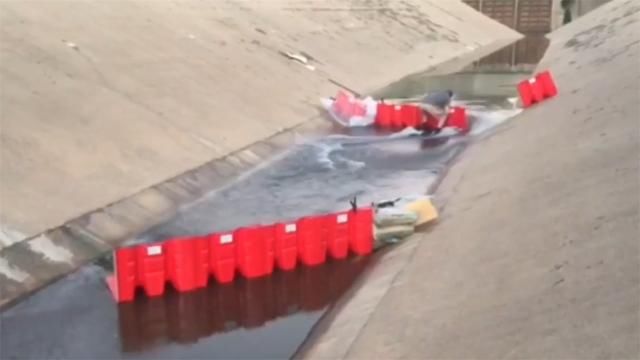 老外发明挡水“神器”1小时可装200米，比传统沙袋快