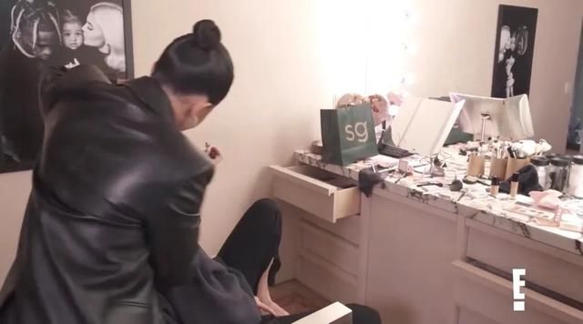  #空间#卡戴珊姐妹爆多的化妆品是怎么收纳的？