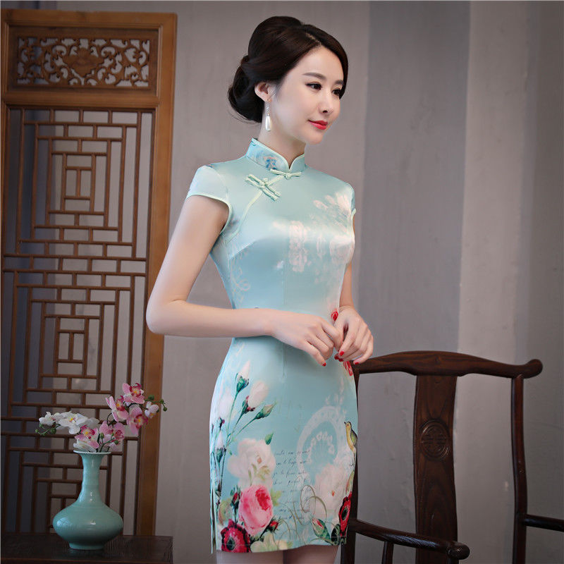 几款改良旗袍拥有浪漫情怀，文艺淑女的气质