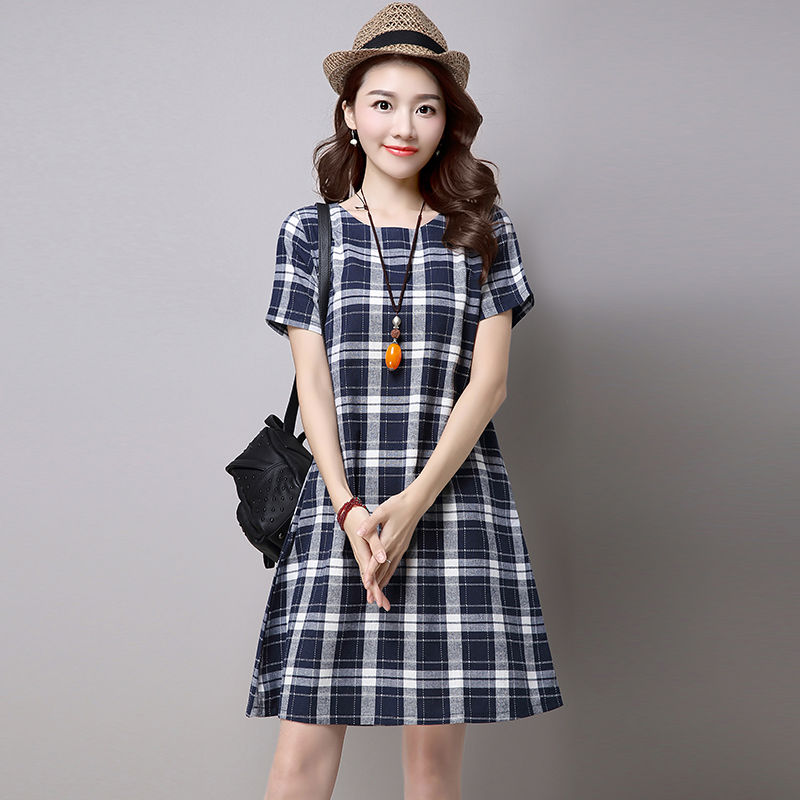 丰满的女人别再穿丝袜，穿这些宽松裙子也是别有一番风味