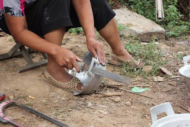  「手艺」直击记忆中的农村老手艺，倒锅，年轻人没几个知道的